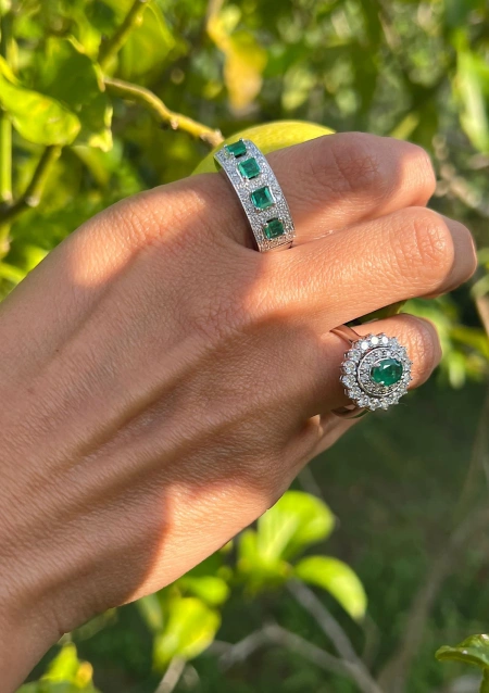TREBOL 18K white gold with diamonds and four princess cut emeralds