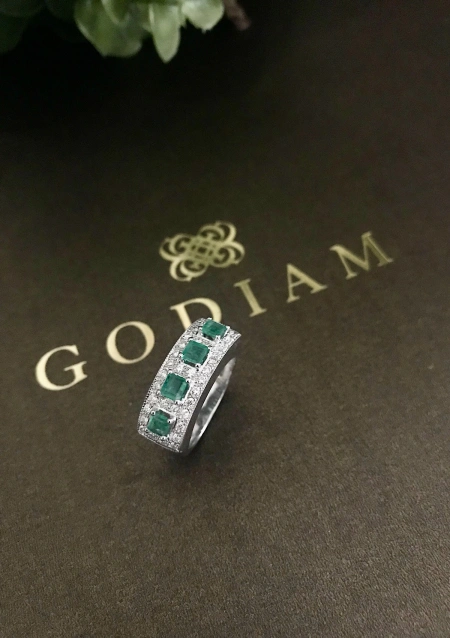 TREBOL 18K white gold with diamonds and four princess cut emeralds