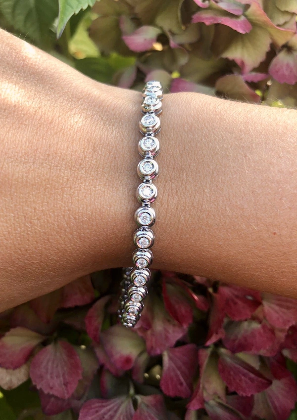 Pulseira riviêre ST. MORITZ em ouro branco de 18K e diamantes de lapidação brilhante 2