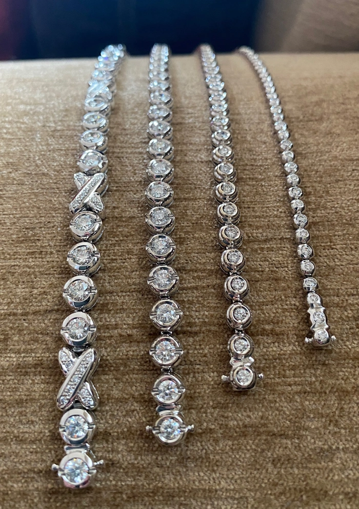 ST. MORITZ 18K white gold diamonds riviêre bracelet.