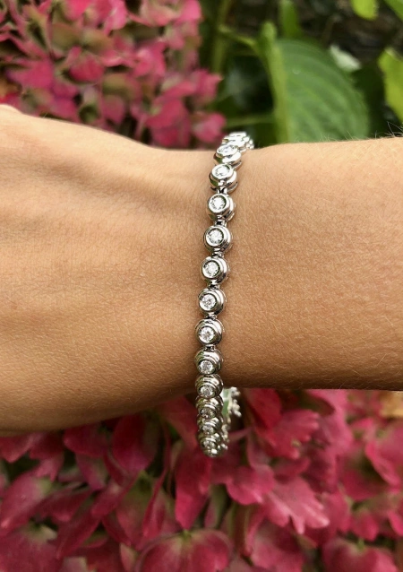 ST. MORITZ 18K white gold diamonds riviêre bracelet.