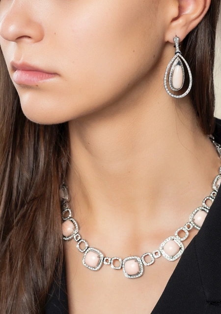 Collar AKIRA en oro blanco 18K con diamantes y corales rosas Piel de Ángel|Collares|Godiam Alta Joyería