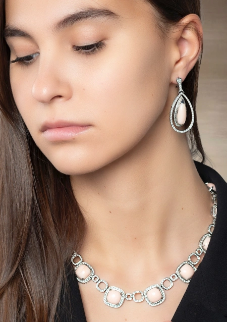 Collar AKIRA en oro blanco 18K con diamantes y corales rosas Piel de Ángel|Collares|Godiam Alta Joyería
