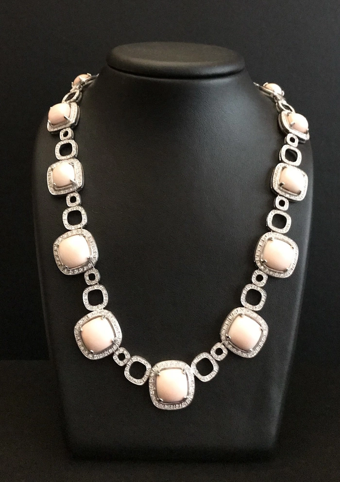 Collar AKIRA en oro blanco 18K con diamantes y corales rosas Piel de Ángel|Collares|Godiam Alta Joyería