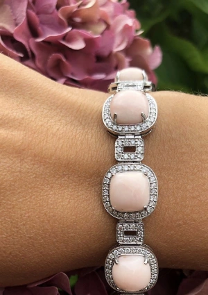 Bracelet JUMEIRAH en or blanc 18 carats avec diamants taille brillant et coraux roses Angel Skin 2