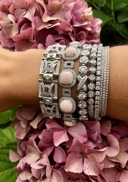 Bracelet JUMEIRAH or blanc 18K diamants et coraux roses.