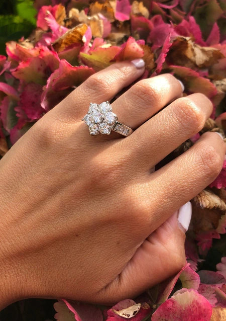 Bague MADRID en or blanc 18K et une grande rosace de diamants