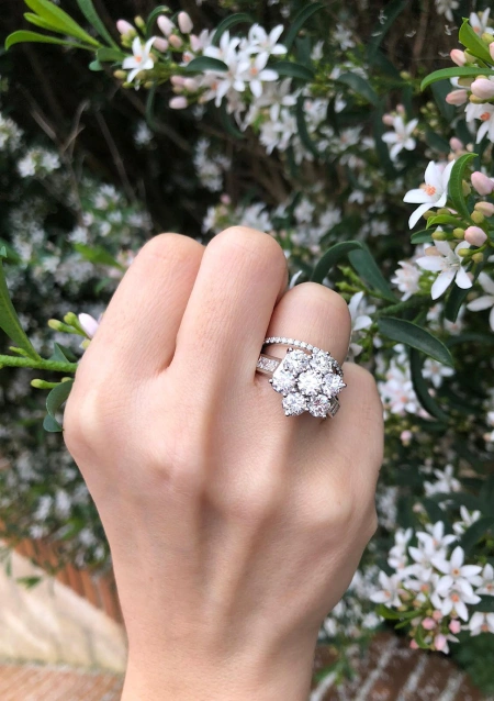 Bague MADRID en or blanc 18K et une grande rosace de diamants