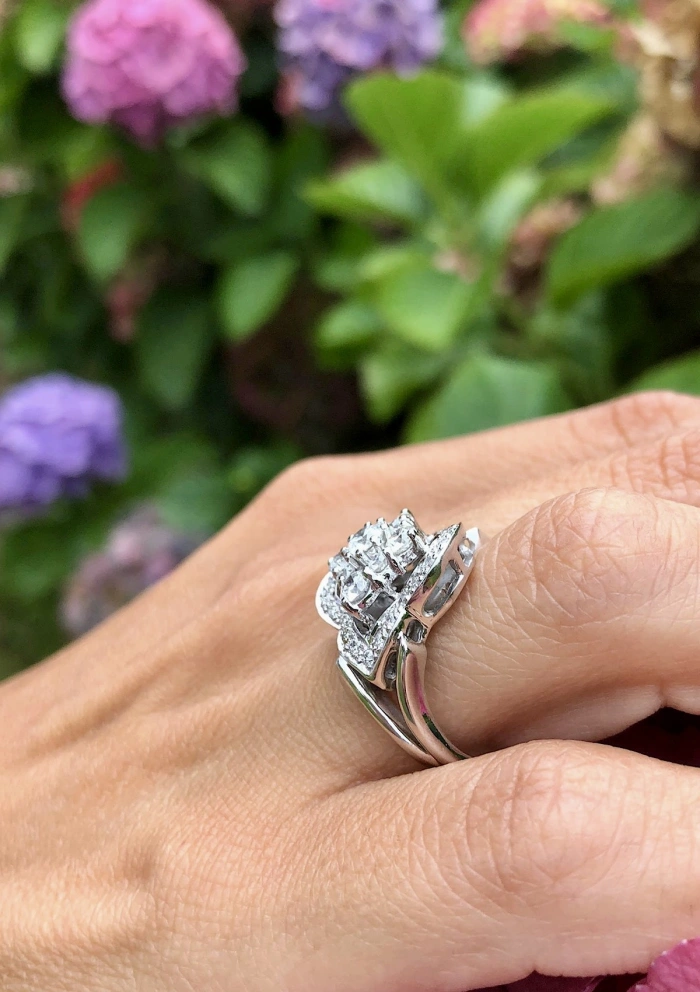 Anillo Vintage BARCELONA en oro blanco de 18 quilates con diamantes