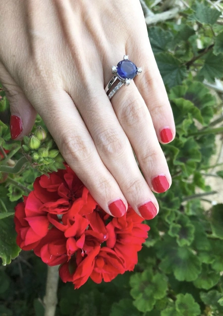 Anel SILVIA em ouro branco 18K com diamantes e iolita