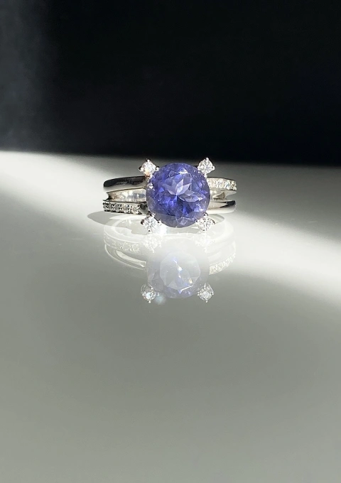 SILVIA 18K white gold diamonds and brilliant cut iolite.