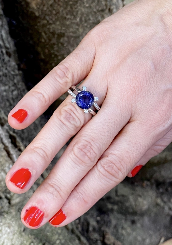 SILVIA 18K white gold with diamonds and brilliant cut iolite