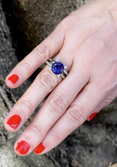 SILVIA 18K white gold with diamonds and brilliant cut iolite