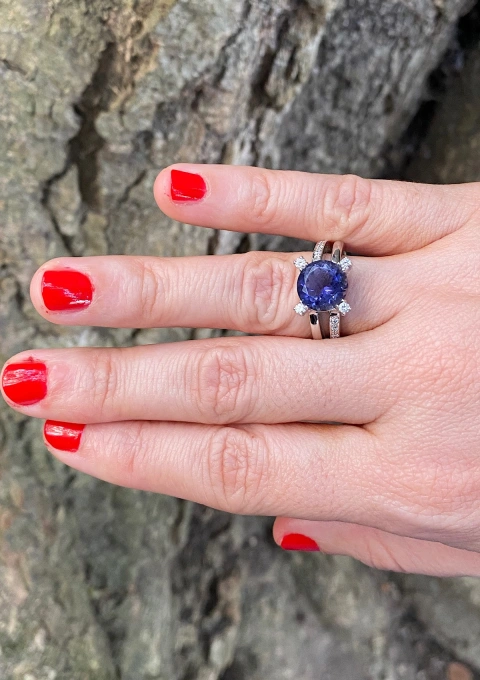 Anillo SILVIA en oro blanco de 18K con diamantes e iolita|Anillos con Otras Gemas Naturales|Godiam Alta Joyería