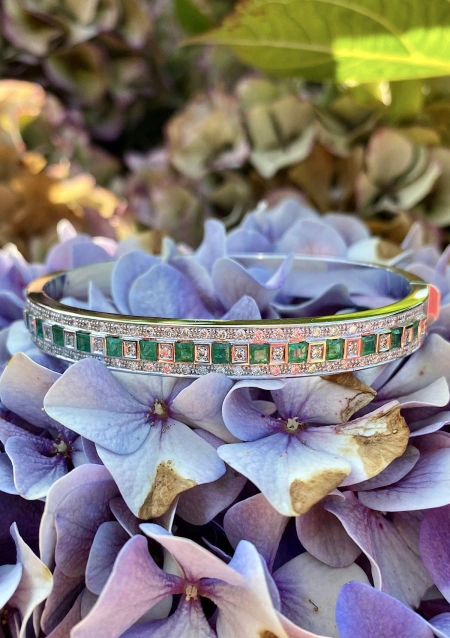Pulsera MORRIÑA en oro blanco 18K con diamantes y esmeraldas|Pulseras|Godiam Alta Joyería
