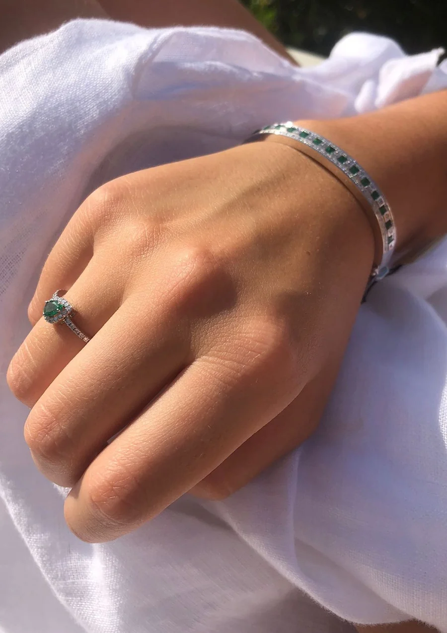 Pulsera rígida MORRIÑA en oro blanco 18K con diamantes y esmeraldas|Pulseras|Godiam Alta Joyería