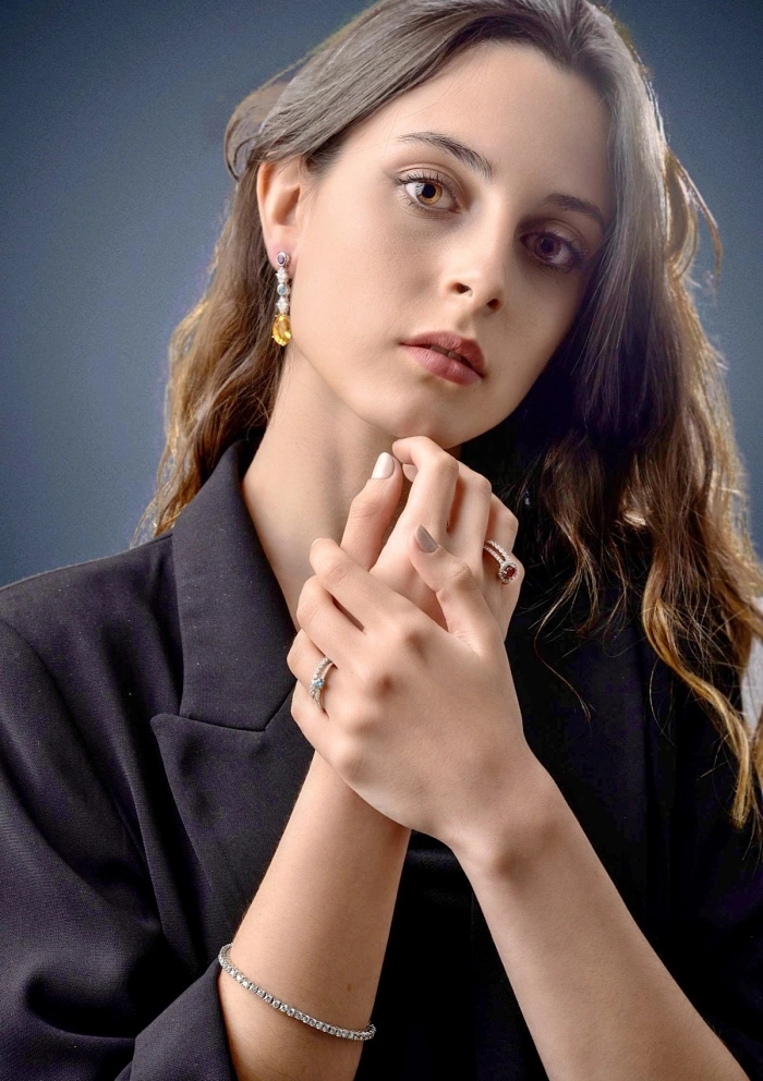 Boucles d'oreilles MALDIVAS en or blanc 18K avec diamants.