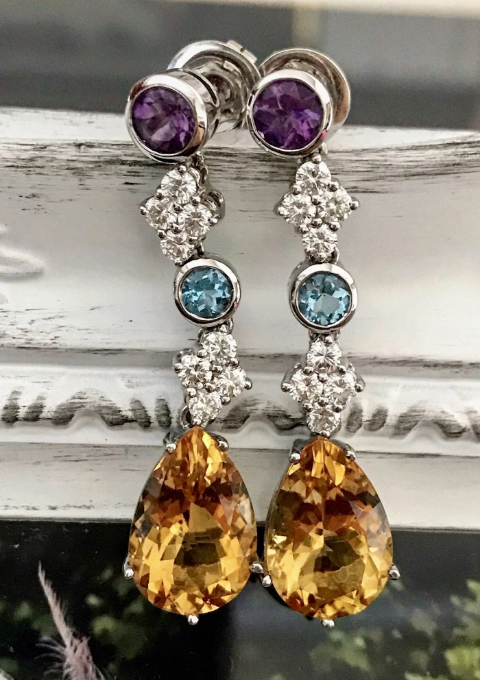 Boucles d'oreilles MALDIVAS en or blanc 18K avec diamants.