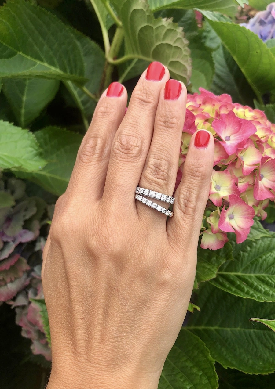 Bague demi alliance CASCAIS en or blanc 18K et 9 diamants.