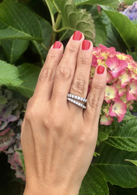 Bague demi alliance CASCAIS en or blanc 18K et 9 diamants.