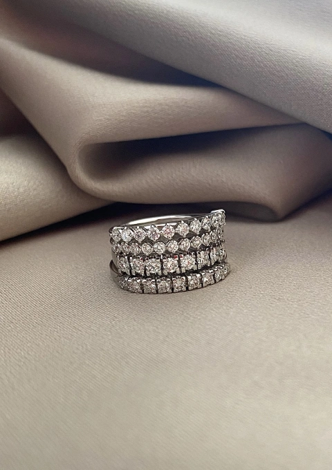 Bague demi alliance CASCAIS en or blanc 18K et 9 diamants.