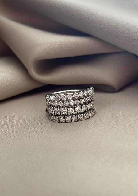 Bague demi alliance CASCAIS en or blanc 18K et diamants.