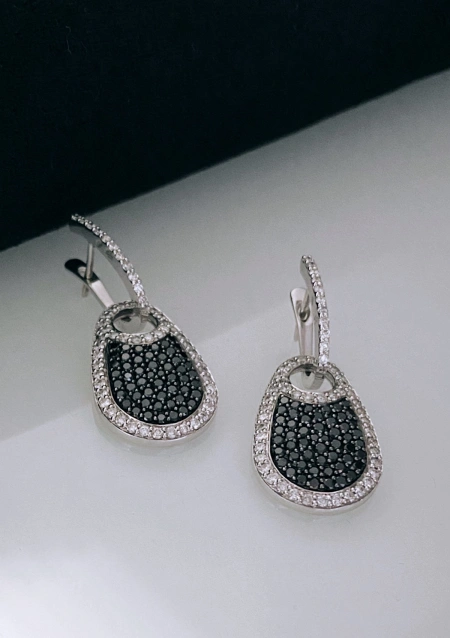 Pendientes CELINE en oro blanco de 18K con pavé de diamantes B&W