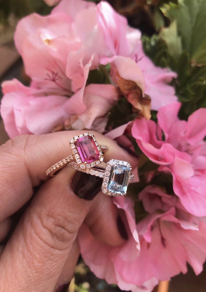 Anel ALTEA em ouro rosa 18K com diamantes e turmalina rosa.