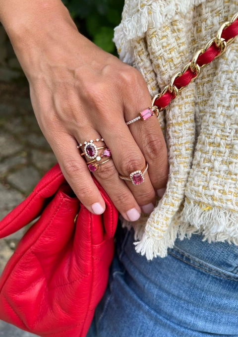 Anillo ALTEA en oro rosa de 18K con halo de diamantes y turmalina rosa|Anillos de Diamantes|Godiam Alta Joyería