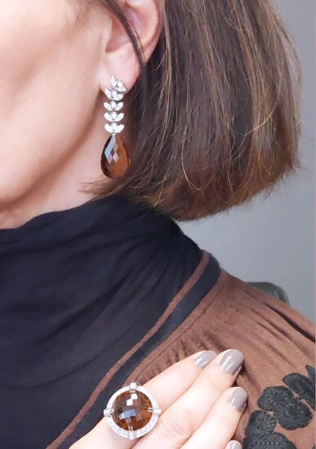 Pendientes MARBELLA en oro blanco 18K con diamantes y cuarzos whisky