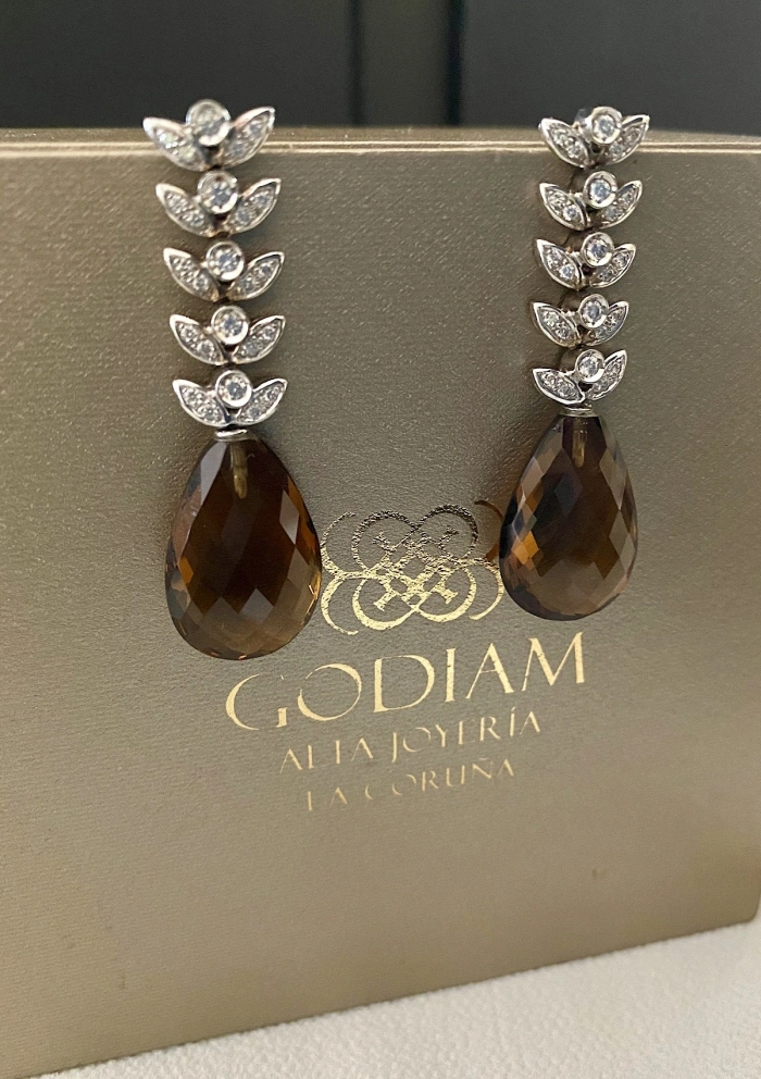 Pendientes MARBELLA en oro blanco 18K con diamantes y cuarzos whisky