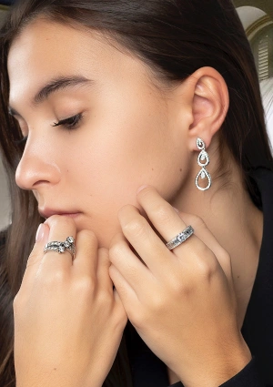 SUSANA 18K white gold with brilliant cut diamonds long earrings 2