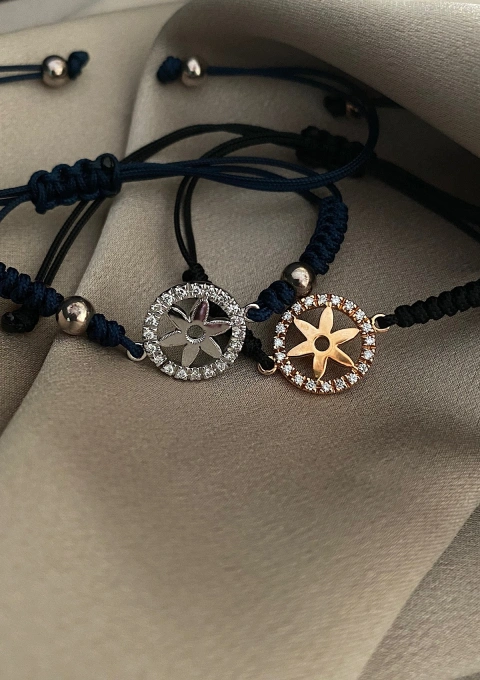 Bracelet NÁUTICA en or 18K avec diamants et fil en macramé.