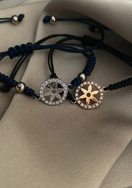 Pulsera NÁUTICA en oro blanco de 18K con diamantes e hilo macramé