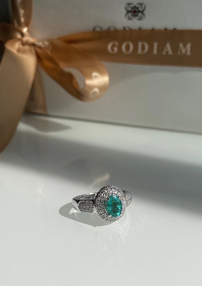 LEILONIE 18K white gold brilliant cut diamonds pave set and emerald