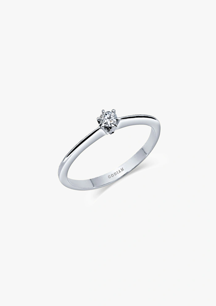 ORLY 18K gold with a brilliant cut diamond solitaire ring