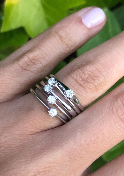 Bague solitaire ORLY en or 18K et diamant taille brillant.