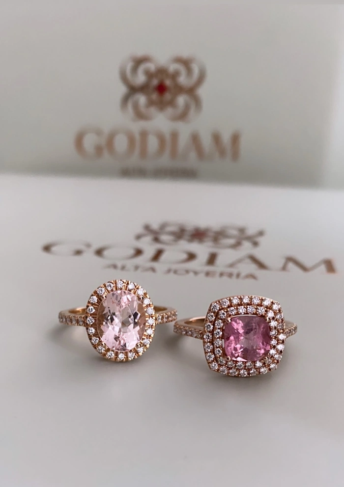 Anillo ELSA en oro rosa de 18K con halo de diamantes y morganita|Anillos con Otras Gemas Naturales|Godiam Alta Joyería
