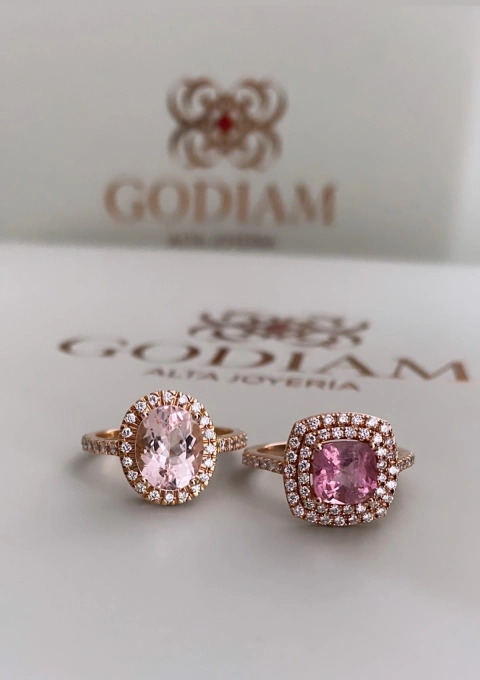 Anillo ELSA en oro rosa de 18 quilates con diamantes y morganita oval