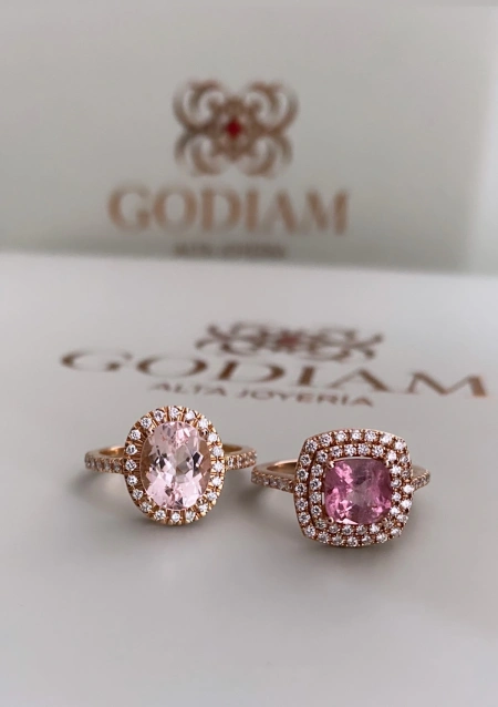 Anillo ELSA en oro rosa de 18K con halo de diamantes y morganita|Anillos con Otras Gemas Naturales|Godiam Alta Joyería