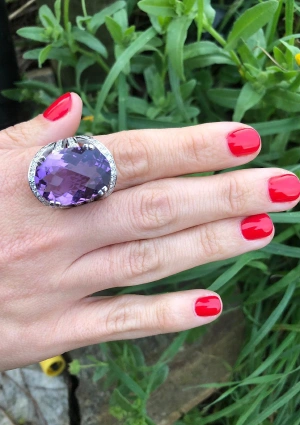 LILIUM 18K white gold maxi ring with brilliant cut diamonds crowned by a mesmerizing amethyst oval cut briolette 2