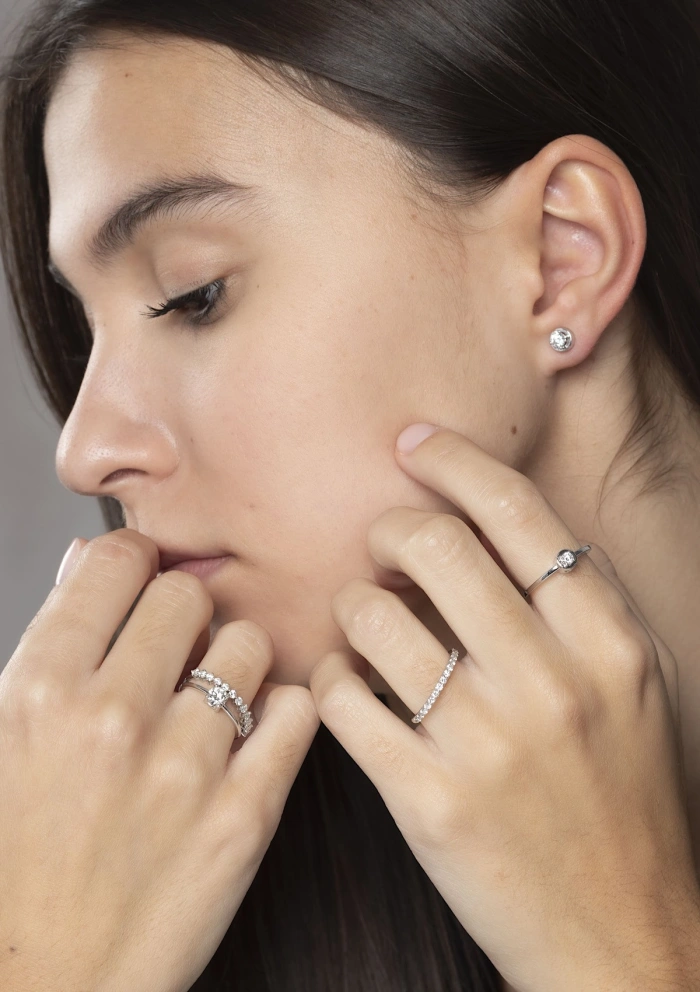 Solitario ZAHARA en oro de 18 quilates con diamante talla brillante