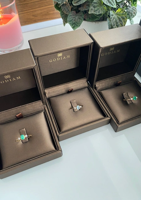 Anillo LITTLE MINI RAINBOW en oro amarillo y blanco de 18K con diamantes y aguamarina|Anillos con Aguamarinas|Godiam Alta Joyería