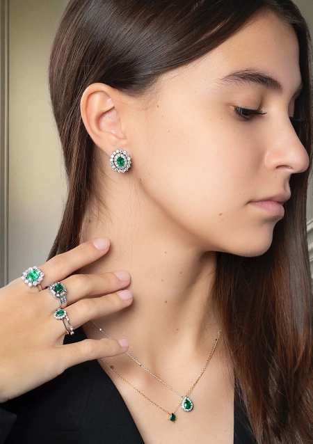 ELIZABETH 18K white gold diamonds and emeralds earrings.