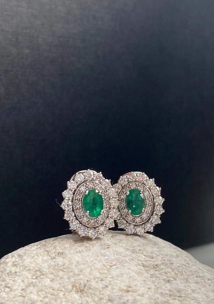 ELIZABETH 18K white gold diamonds and emeralds earrings.