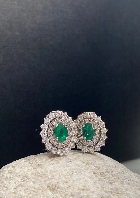 ELIZABETH 18K white gold diamonds and emeralds earrings.