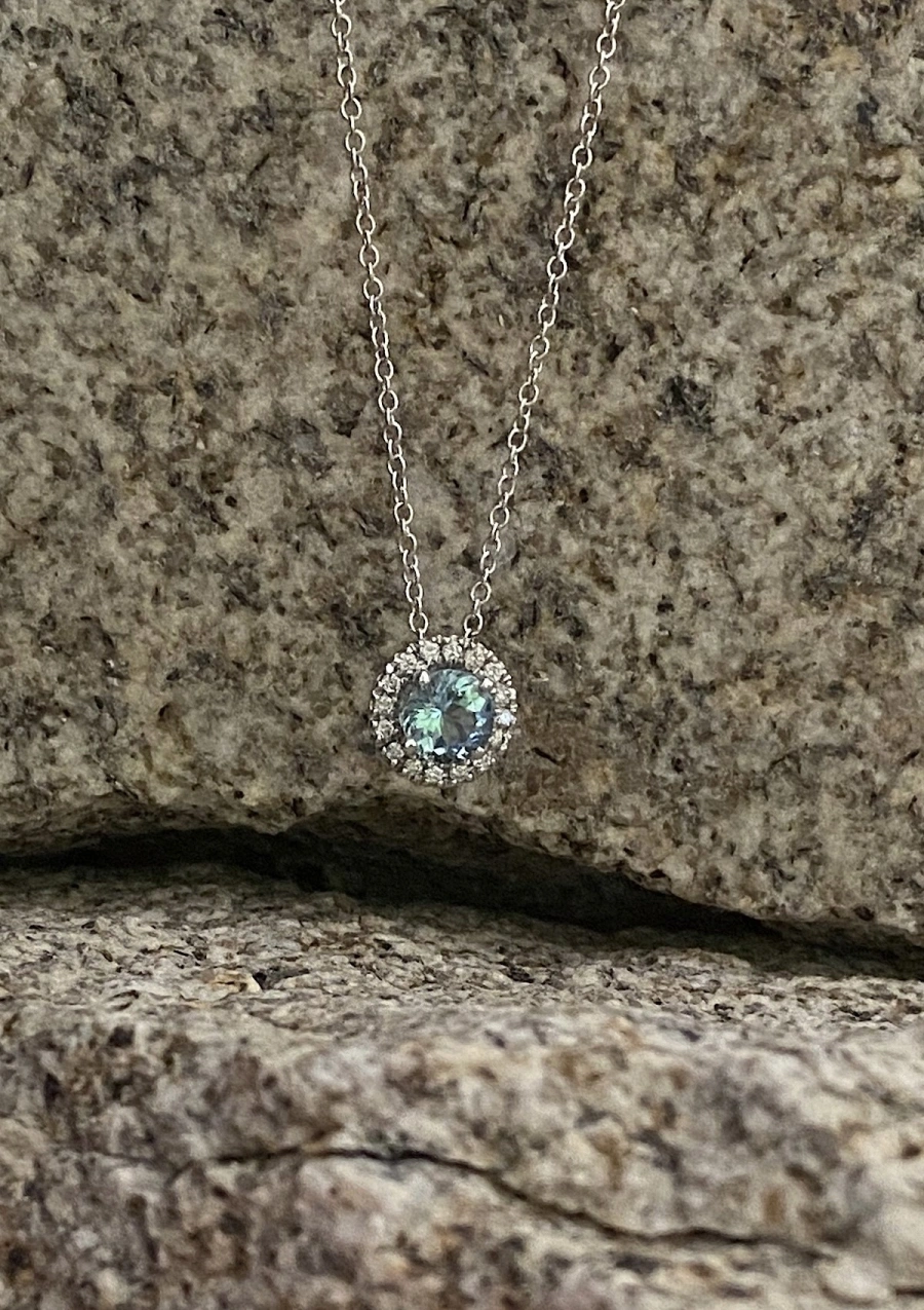 Pingente AMALFI ouro branco 18K com diamantes e aguamarina.