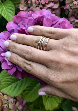 UNITY 18K yellow gold with a single diamond wedding band ring 2