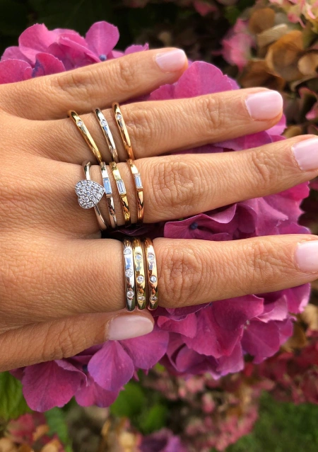 UNITY 18K white gold with a single diamond wedding band
