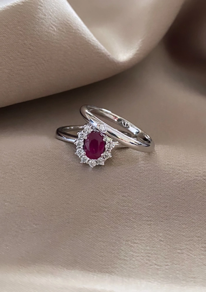 UNITY 18K white gold with a single diamond wedding band